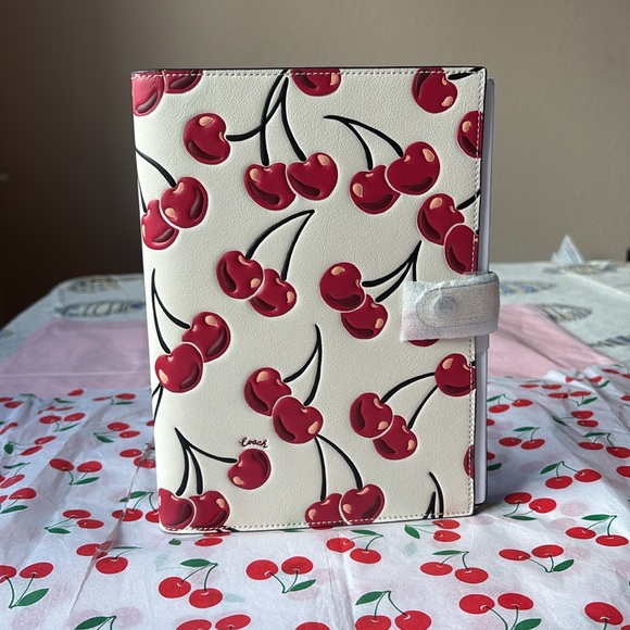 🍒📕🍒 COACH NOTEBOOK WITH CHERRY PRINT 🍒📕🍒 NWT 🍒📕🍒 - Picture 4 of 16